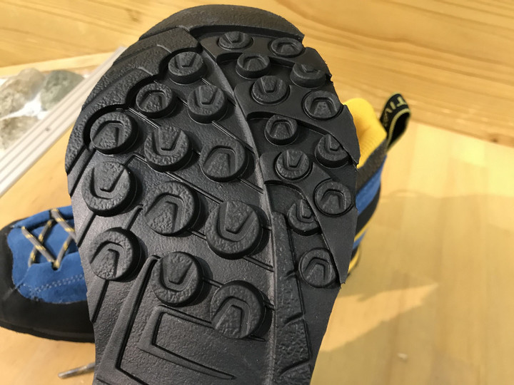 好日山荘 横浜西口店 : アプローチシューズ名品 La Sportiva / Boulder