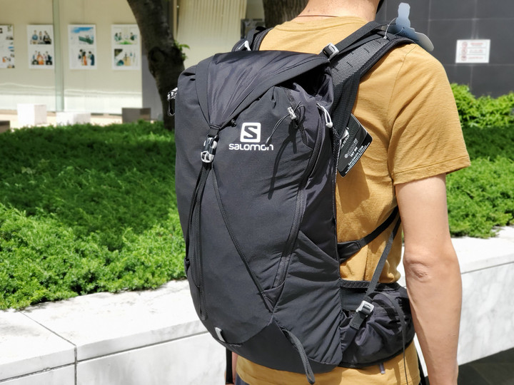 好日山荘 横浜西口店 : ハイキングも身軽に salomon / XA 35・OUT DAY 20+4