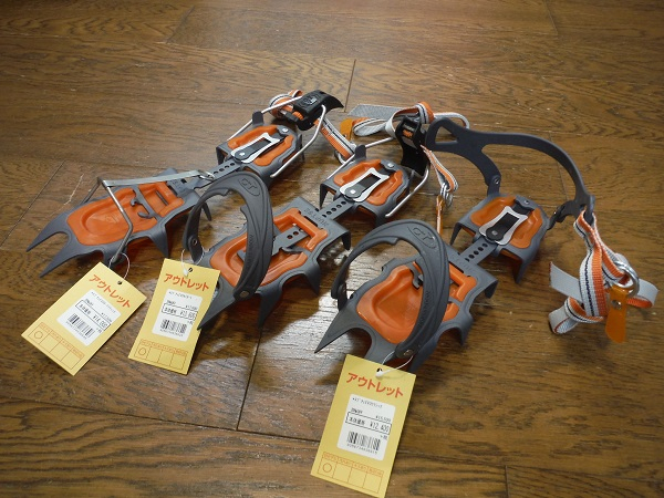 好日山荘 名古屋栄店 : 雪が降ってきた・・・ 激安のアイゼンも入荷した。
