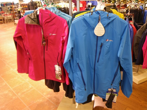 好日山荘 名古屋栄店 : 雨具は今が安いですよ！