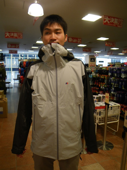 好日山荘 名古屋栄店 : 雨具は今が安いですよ！