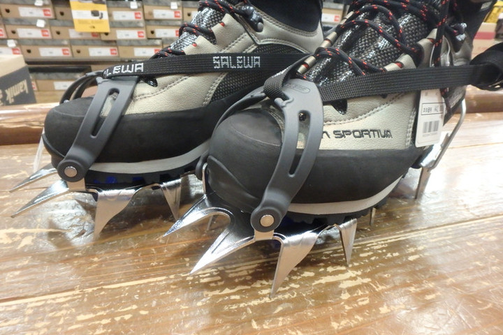 好日山荘 金沢西インター大通り店 : SALEWA アイゼン＆アックス 入荷！！