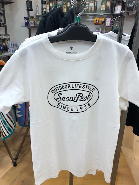 閉店】好日山荘 新潟亀田店 : スノーピークの60周年記念Tシャツ