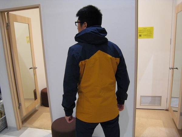 好日山荘 ららぽーとTOKYO-BAY店 : 色々な使い道アリ。防水ジャケット