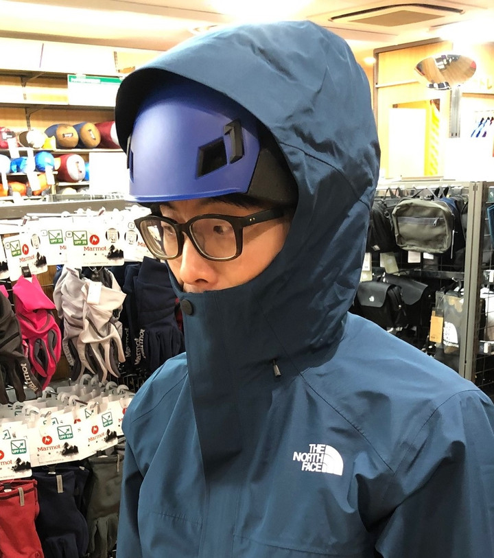 好日山荘 町田店 : ノースフェイスからフューチャーな防水ジャケット