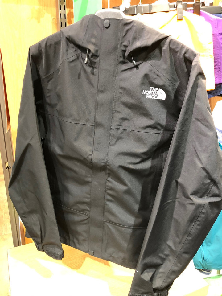 好日山荘 町田店 : ノースフェイスからフューチャーな防水ジャケット
