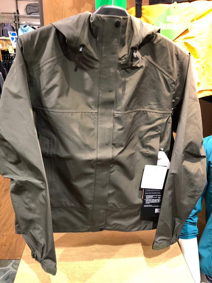 好日山荘 町田店 : ノースフェイスからフューチャーな防水ジャケット