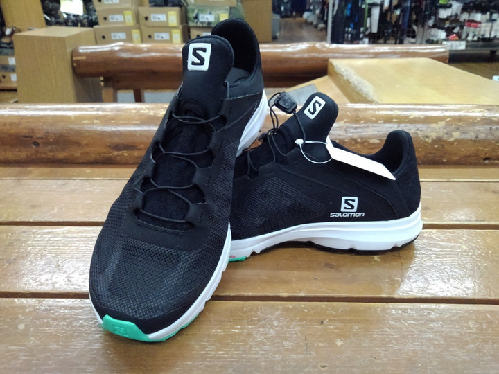 好日山荘 町田店 : 通気性抜群！サロモンの夏用シューズ！