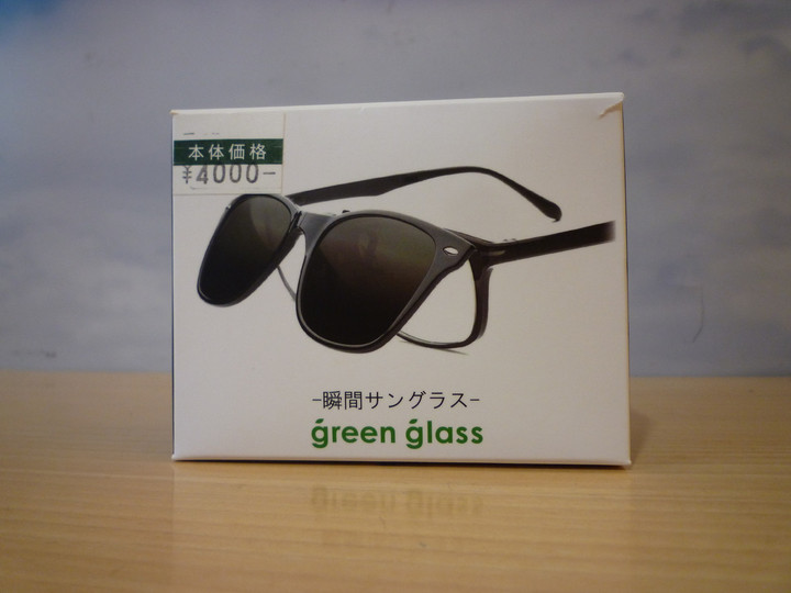 好日山荘 グランフロント大阪店 : 折り畳めるサングラス