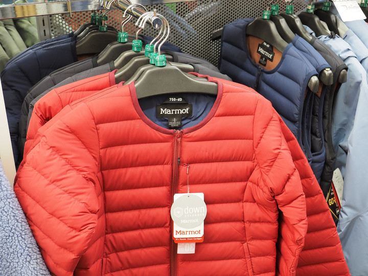 暖　美品　marmot マーモット　ダウンベスト　赤　フェザー　ダウン　デサント Marmot☆マーモット☆ダウンベスト極美品☆