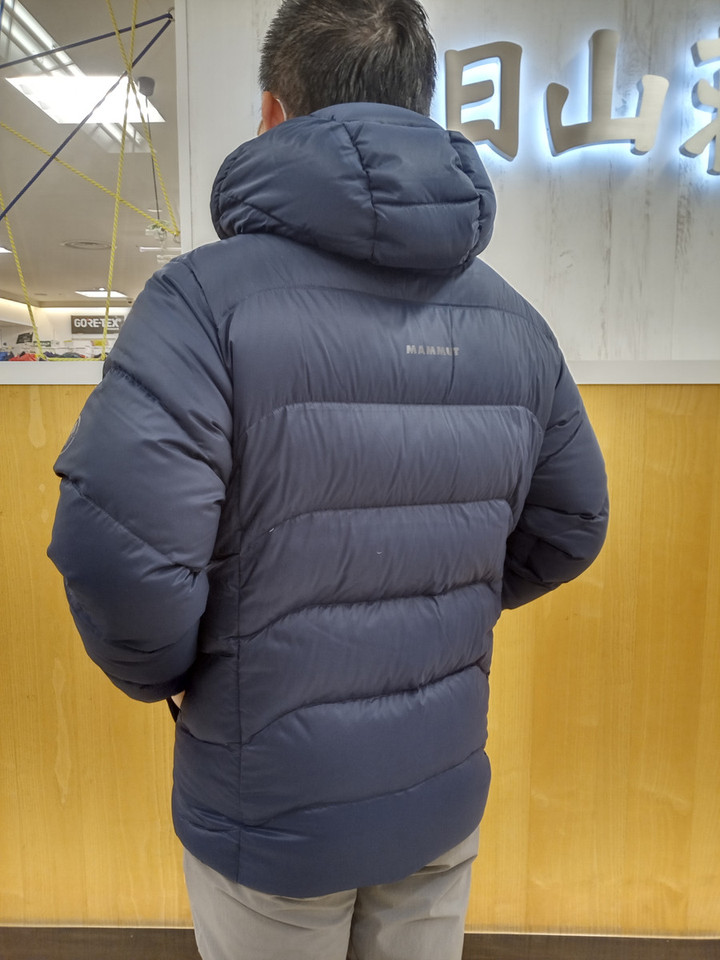 好日山荘 近鉄あべのハルカス店 : 50％OFF!! マムートのダウンが