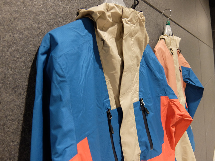 好日山荘 横浜西口店 : 2.75層新防水透湿素材で快適軽量＆ビビット