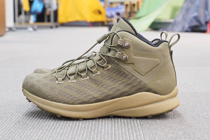 好日山荘 横浜西口店 : 軽量で歩行性重視の TNF/Mountain Shot Mid FL