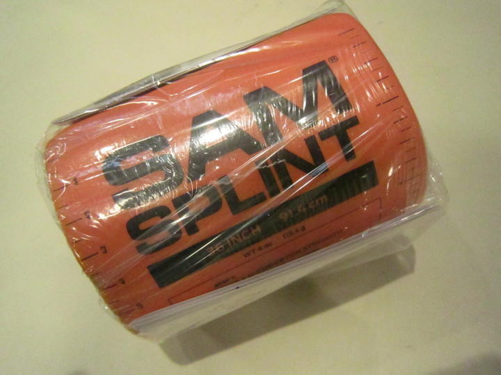 好日山荘 センタープラザ神戸本店 : 山の必須道具 ① ファーストエイドSET