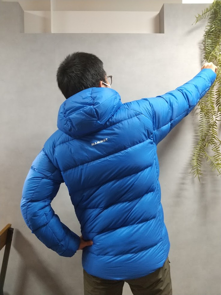 MAMMUT ダウンジャケット 青　サイズM マムート（MAMMUT）（メンズ）ダウンジャケット アウター