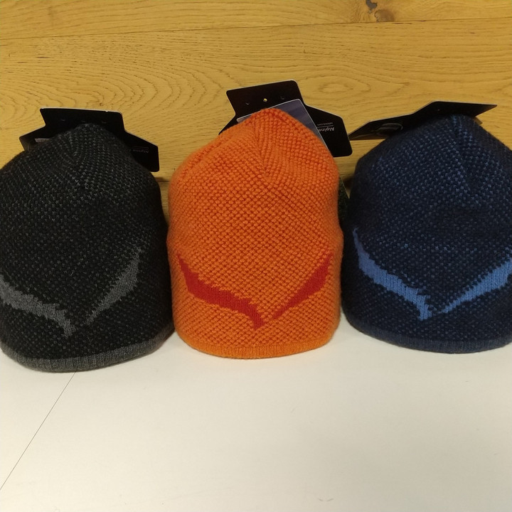 好日山荘 サッポロファクトリー店 : ニット帽、入荷しています