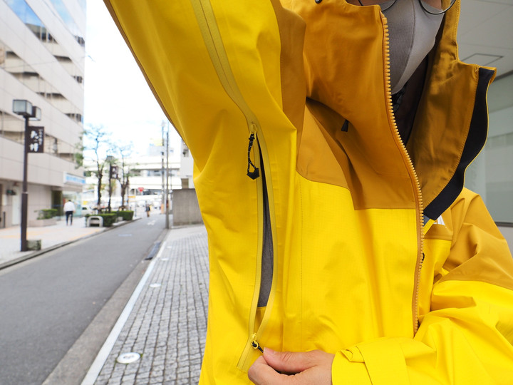 好日山荘 横浜西口店 : 軽量で動きやすいアルパインセットアップ