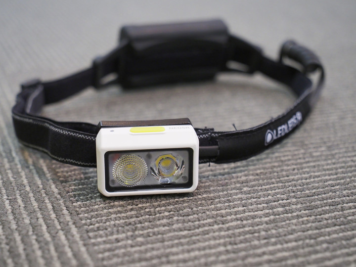好日山荘 横浜西口店 : リチャージブルヘッドライト Ledlenser/NEO1R