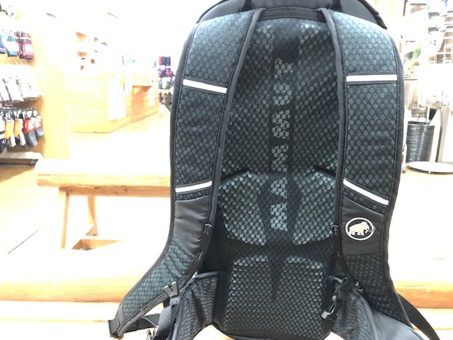 好日山荘 町田店 : 小型バックでも使いやすい！！マムート Lithium15