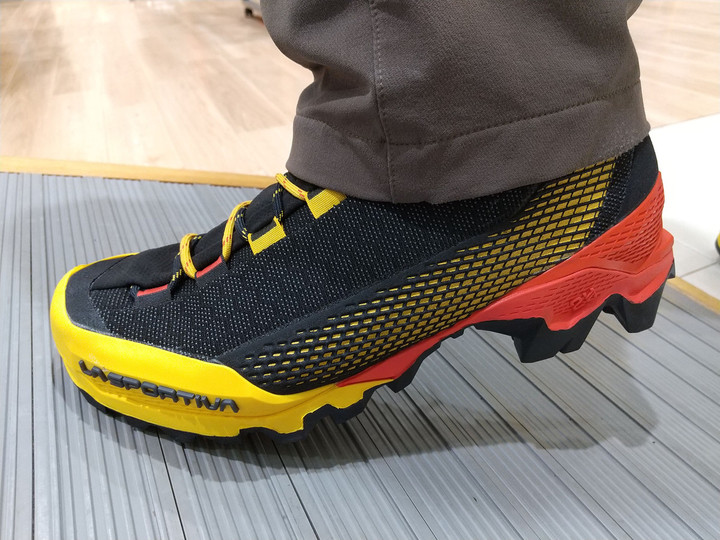 好日山荘 イオンモール東久留米店 : 【話題の登山靴】スポルティバ 
