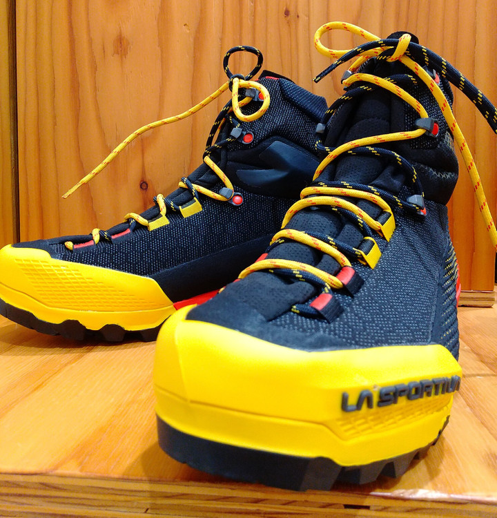 美品 スポルティバ 登山靴 使用回数1回 - メルカリ｜登山靴 