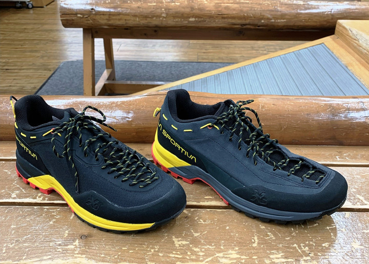 好日山荘 町田店 : アプローチシューズ揃ってます！