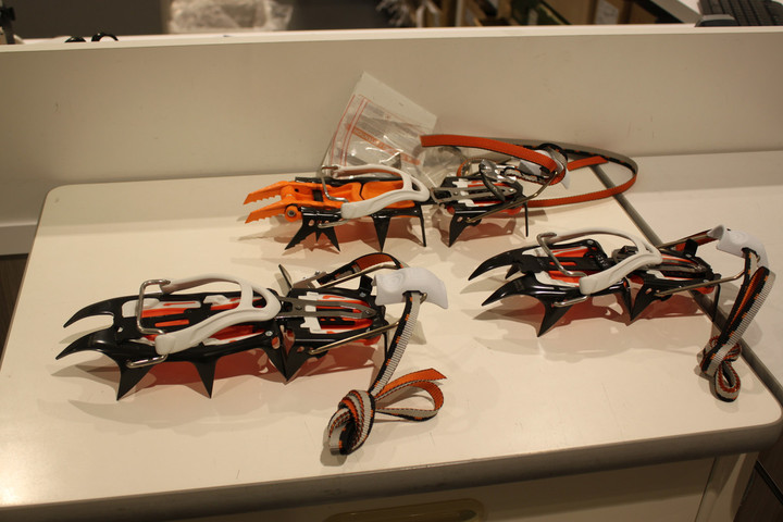 リニューアル改装中】好日山荘 松本パルコ店 : アイゼン取り揃えております