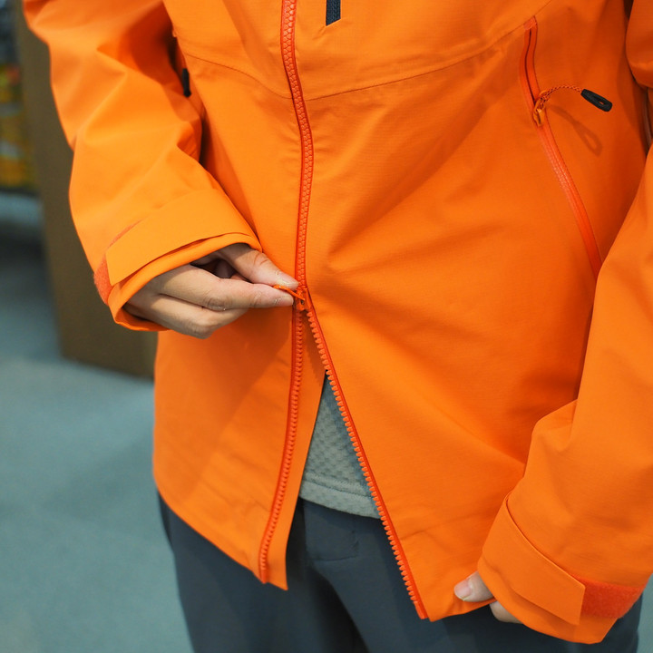 好日山荘 横浜西口店 : 柔らかくて動きやすい MAMMUT/Alto Guide HS