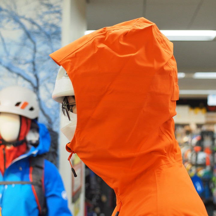 好日山荘 横浜西口店 : 柔らかくて動きやすい MAMMUT/Alto Guide HS