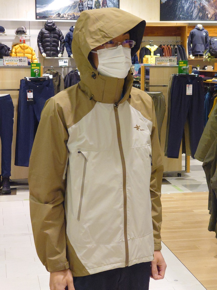 好日山荘 イオンモール東久留米店 : レインウェアなのにフードが取れる 