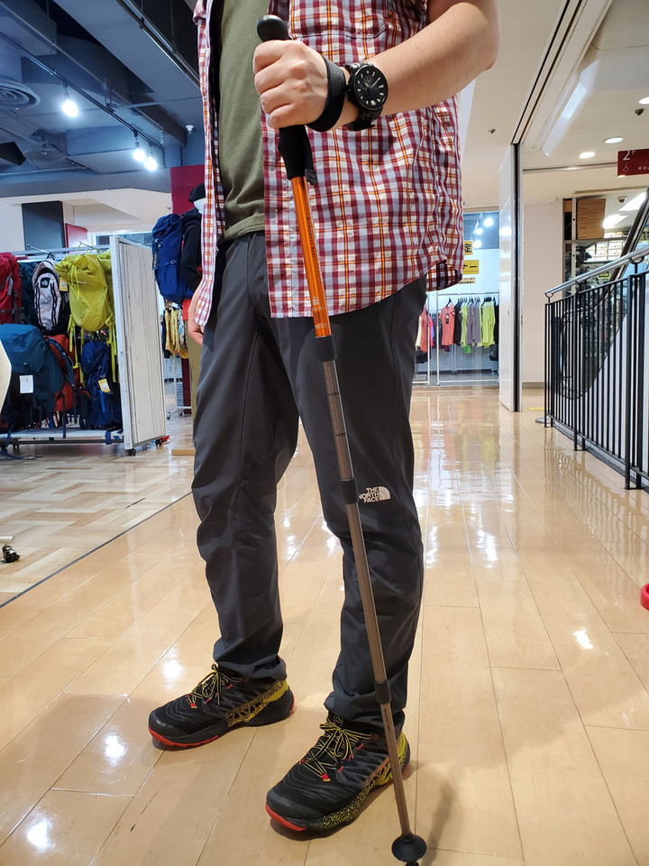 好日山荘 町田店 : 世にも珍しい1本売りのストックが入荷しました！