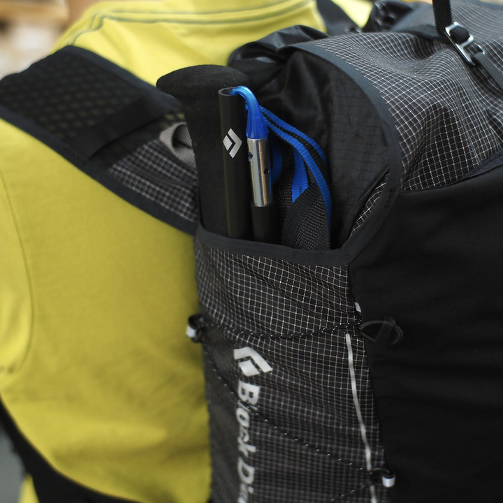 好日山荘 横浜西口店 : マルチに使えて走れる BlackDiamond/DISTANCE 22