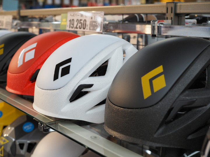 好日山荘 横浜西口店 : BD最軽量ヘルメット BlackDiamond/VAPOR