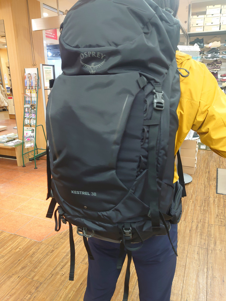オスプレイ ケストレル48 ブラック M/L（Outdoorweb.eu - KESTREL 38 