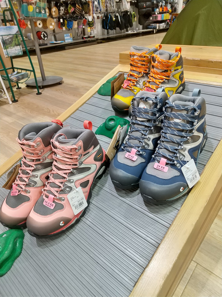 好日山荘 姫路駅前店 : キャラバンとグランドキングそしてサロモンの