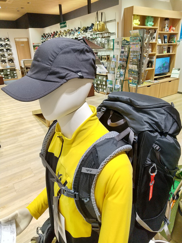 好日山荘 姫路駅前店 : 日除けに帽子