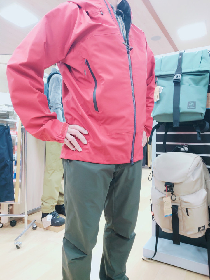 好日山荘 白馬店 : 抜群のしなやかさ MILLET「ティフォン 50000