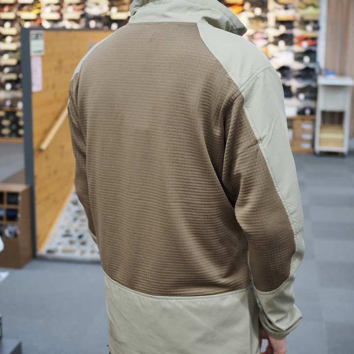 好日山荘 横浜西口店 : 冬山のレイヤリングに便利な「シェル付