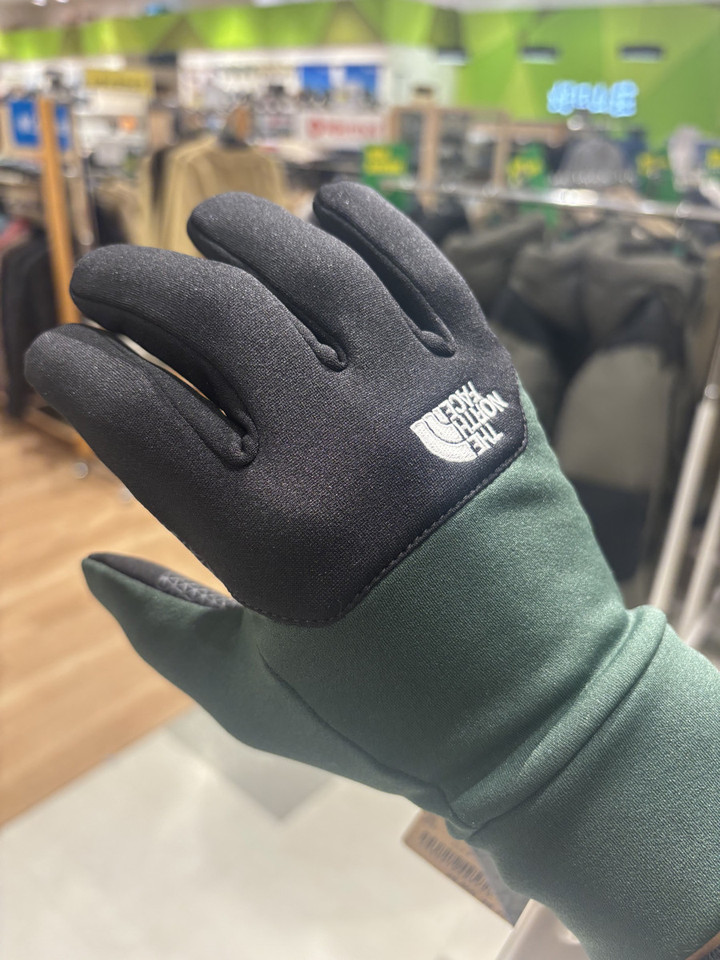 THE NORTH FACE フリースイ―チップグローブ 防寒 スマホ対応 好日山荘 イオンモール東久留米店 : 寒冷地でのスマホ操作も