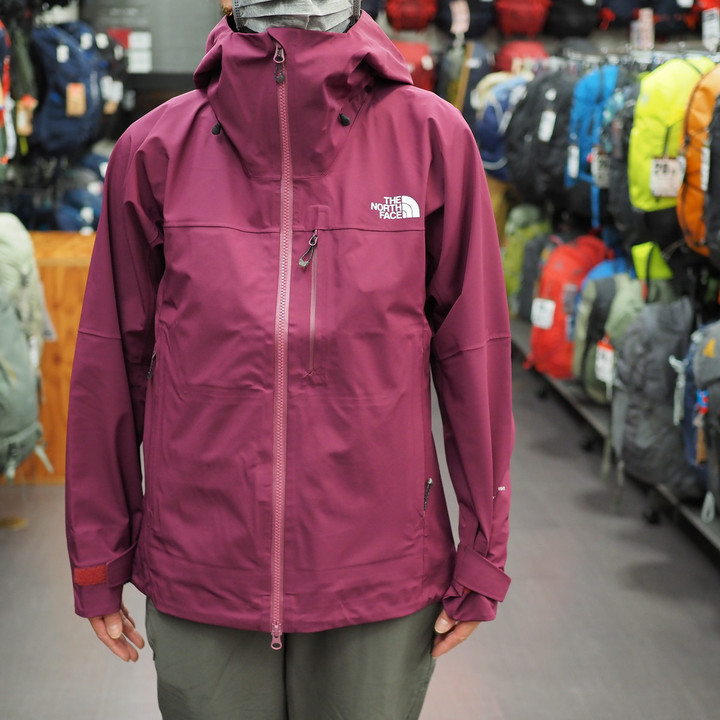 好日山荘 横浜西口店 : 高通気・ストレッチするシェルアウター TNF/FL 