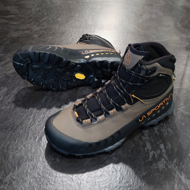 好日山荘 名古屋栄店 : 「LA SPORTIVA TX5」好日山荘100周年記念限定 