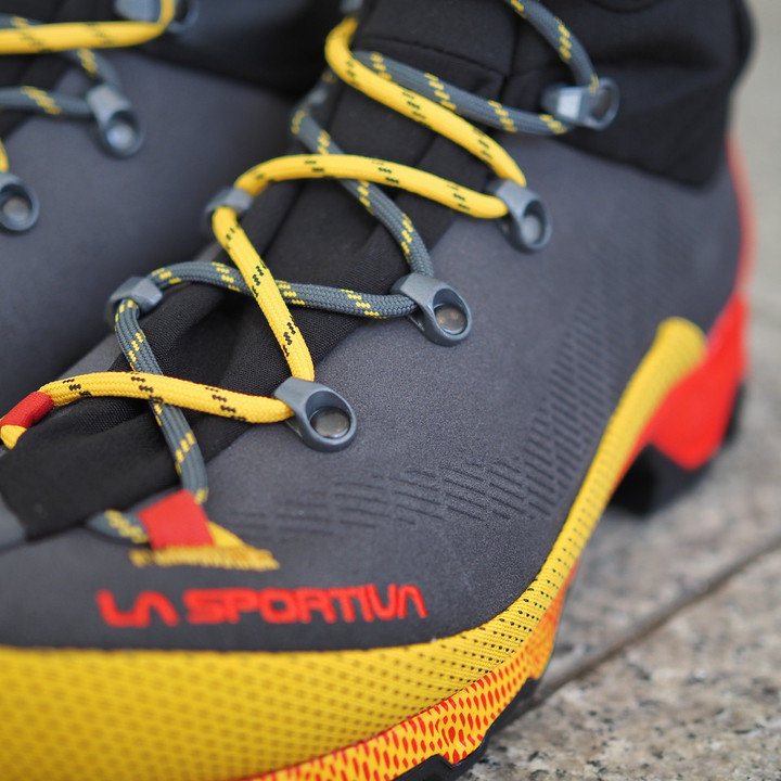 好日山荘 横浜西口店 : エクイリビウム中間モデル LA SPORTIVA