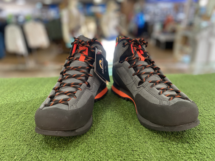 好日山荘 金沢西インター大通り店 : スポルティバ ボルダーXミッドGTX 
