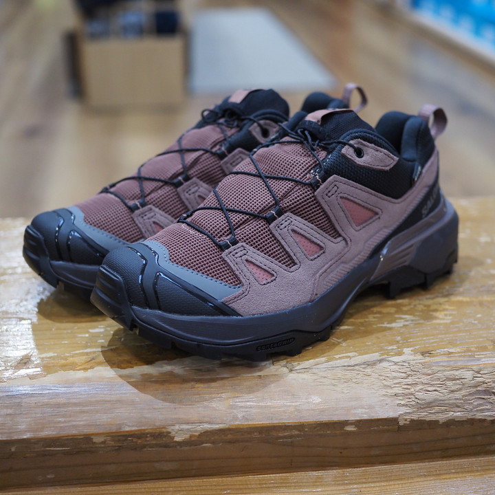 好日山荘 さいか屋横須賀店 : 軽快なハイキングシューズ SALOMON/X 