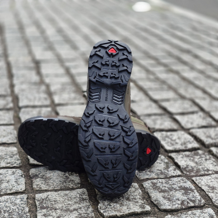 好日山荘 横浜西口店 : 狩猟向けコンセプトの流通限定シリーズ SALOMON 