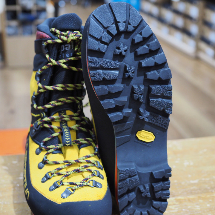 好日山荘 さいか屋横須賀店 : 雪山登山靴のベンチマーク LA SPORTIVA 