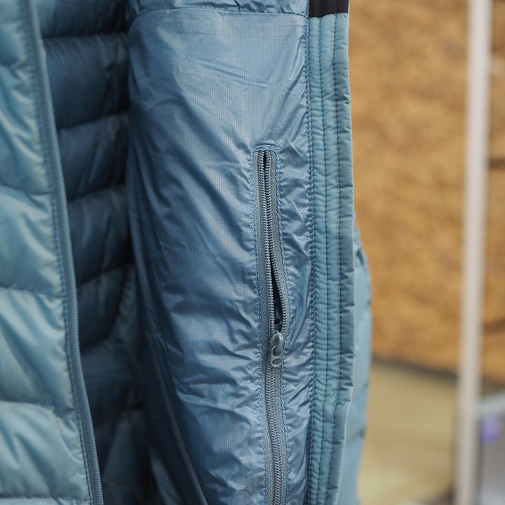 好日山荘 さいか屋横須賀店 : ダウンと化繊綿のハイブリッド TNF