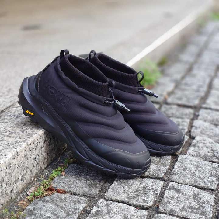 好日山荘 横浜西口店 : 寝袋のような履き心地の HOKA ONEONE