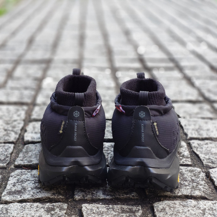 好日山荘 横浜西口店 : 寝袋のような履き心地の HOKA ONEONE / KAHA 2