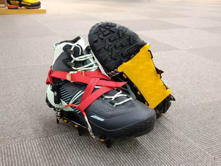 好日山荘 横浜西口店 : 冬も登山を楽しむなら 靴はしっかりと。